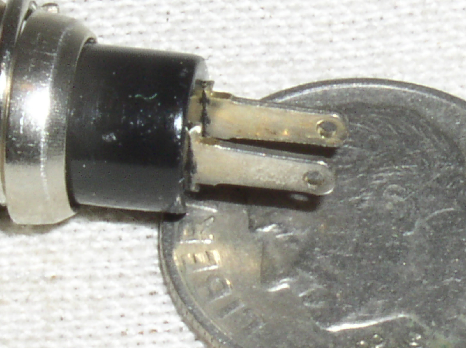 ONE MINI RED 3 AMP 3A A N/O HOBBY MOMENTARY PUSHBUTTON PUSH BUTTON SWITCH USA