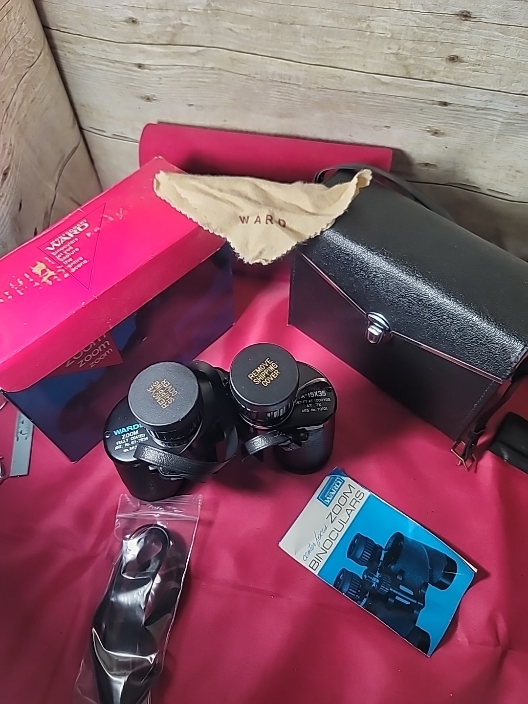 Montgomery Ward Zoom Binoculars 7-15 x 35mm 300ft at 1000yds 7x Works