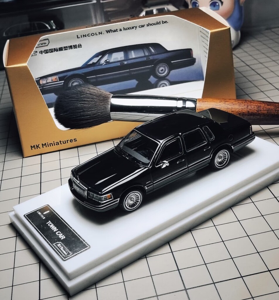 ED MK 1:64 Black HEC Lincoln Town Car Luxury Sedan Model Diecast Collect Car
