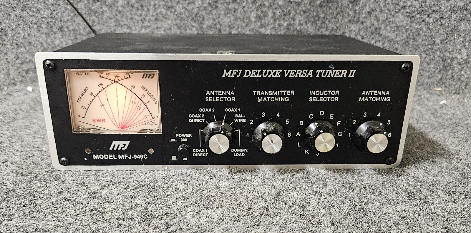 MFJ Model MFJ-949C Deluxe Manual Versa Tuner II Manual Antenna Tuner Matcher