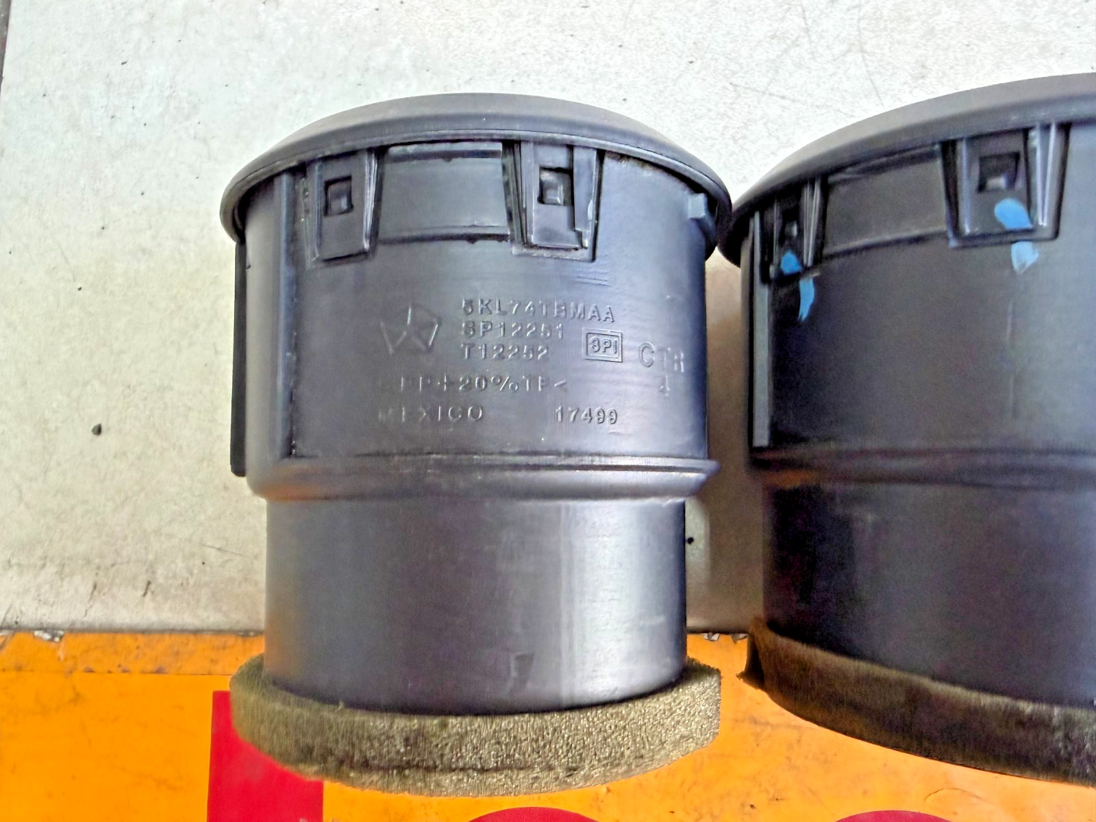 2007 2010 JEEP WRANGLER JK JKU DASH CENTER AIR VENT VENTS OEM 5KL74TRMAA