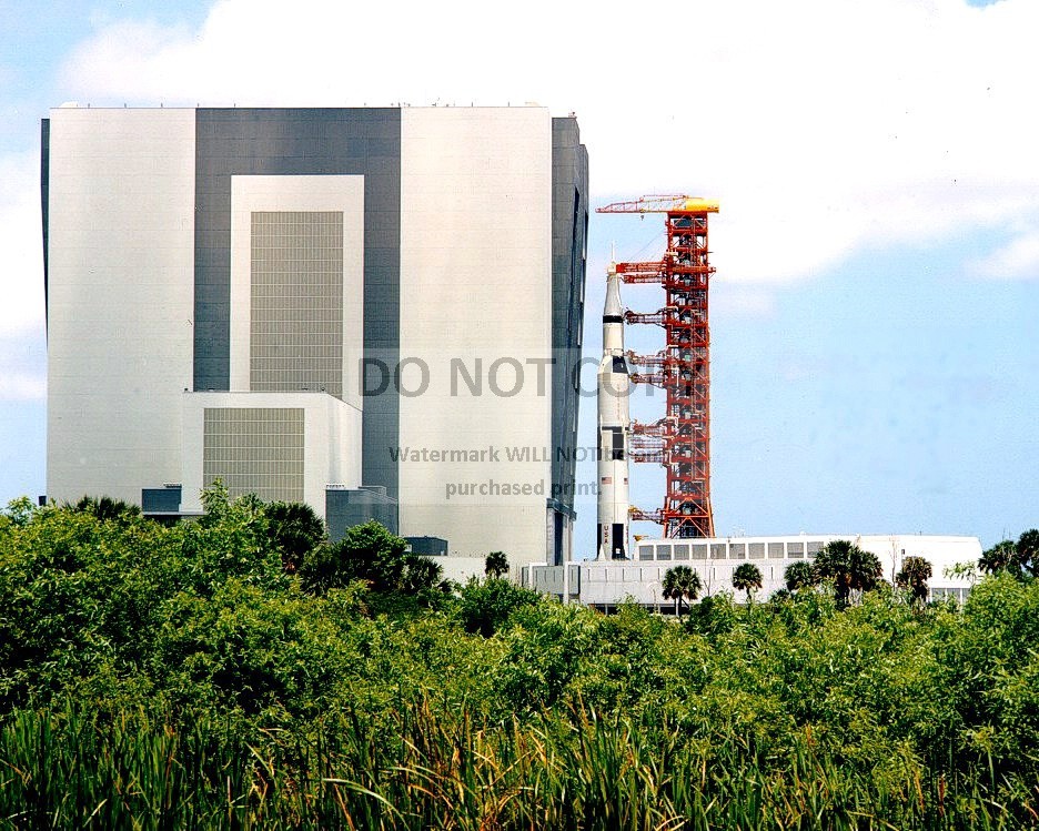 APOLLO 11 SATURN V 5 ROLL OUT FROM VAB SIDE VIEW - 8X10 NASA PHOTO (CC-107)