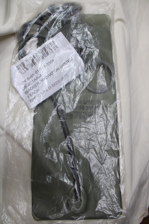 USGI US Military Issue Hydration Bladder Pouch 100oz 3L Complete New
