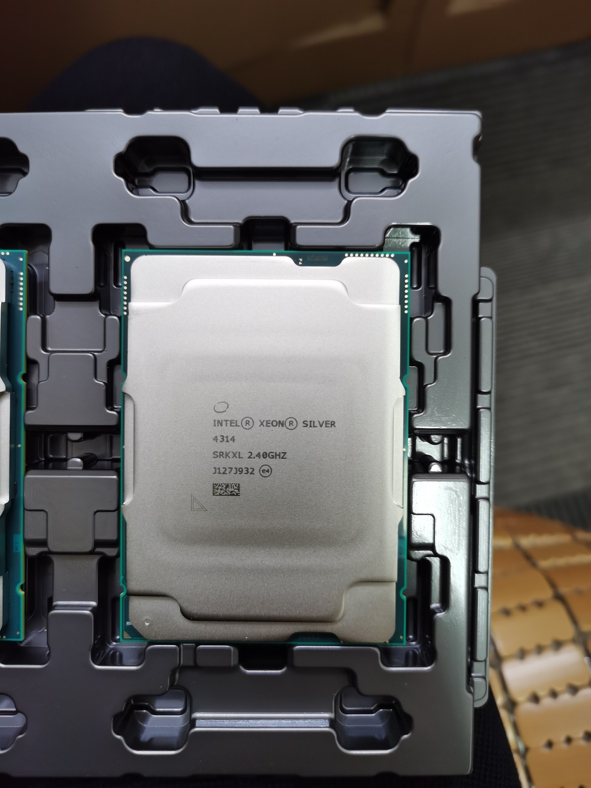 Intel Xeon Silver 4314 16-cores 32-Threads 2.40GHz 24MB LGA4189 DDR4-2667 Server