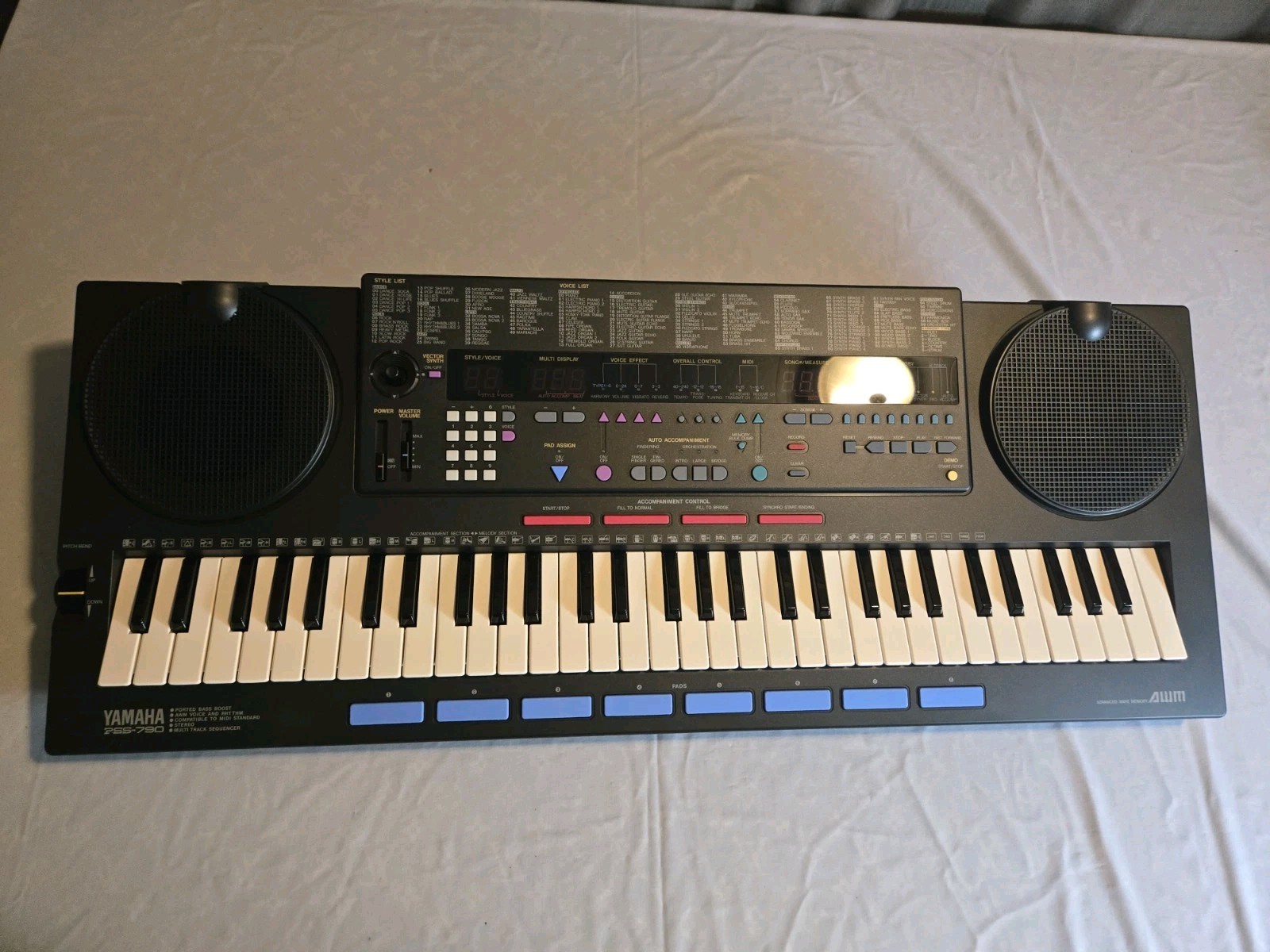 Rare Vintage Yamaha PortaSound PSS-790 synthesizer keyboard W/ original box.