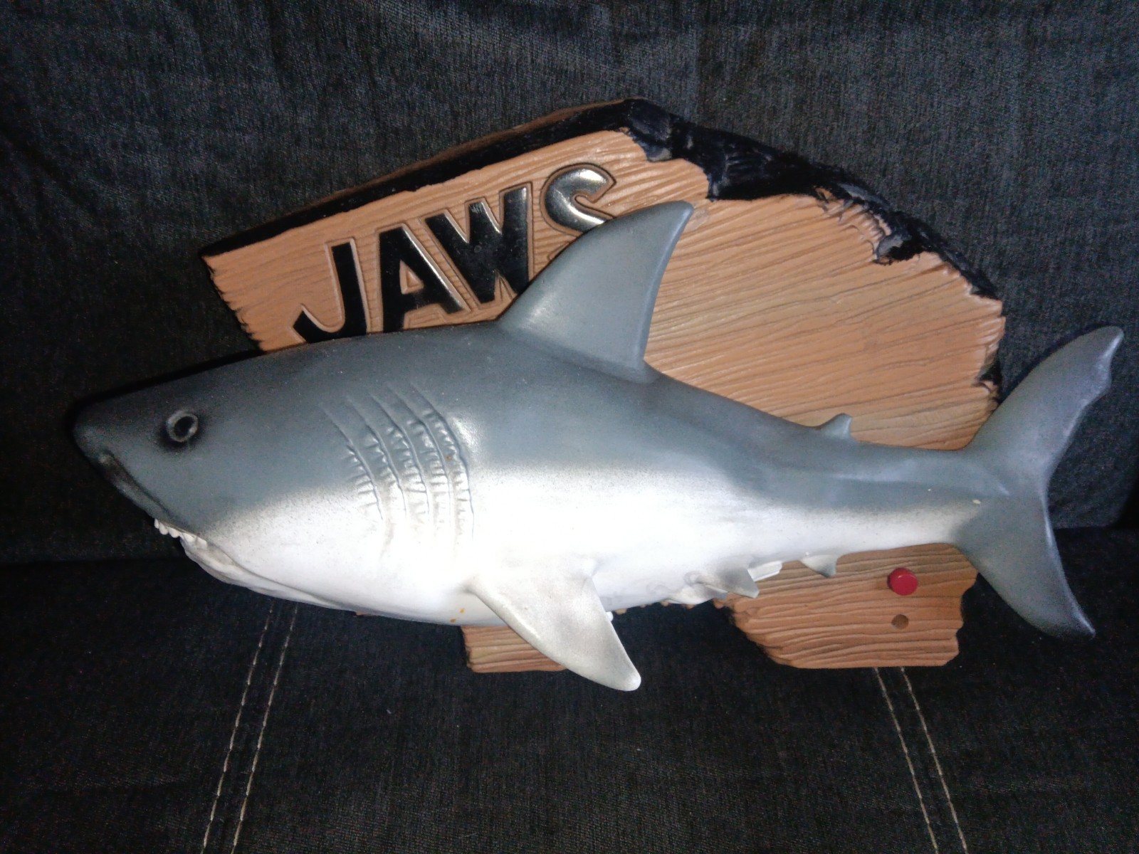JAWS Universal Studios Shark Talking Singing Wall Plaque Animatronic Figure.