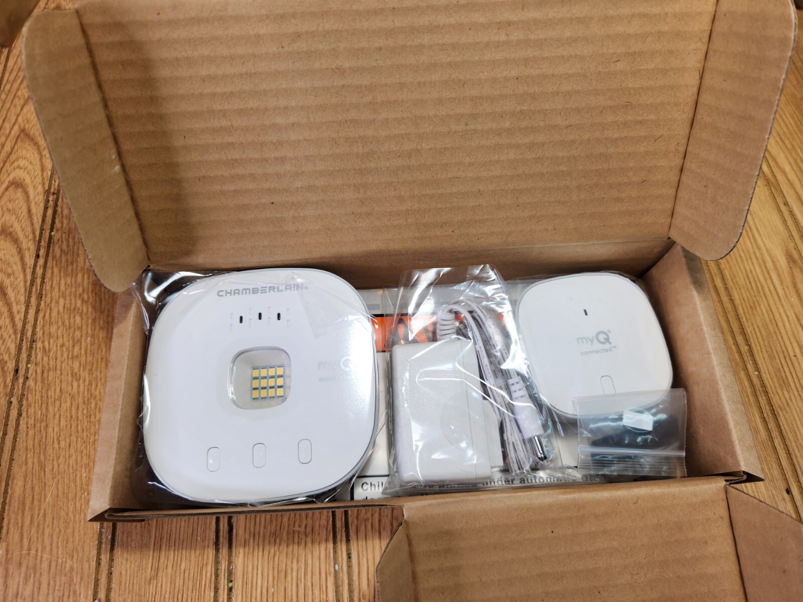CHAMBERLAIN Smart Garage Control - Wireless Garage Hub and Sensor with Wifi