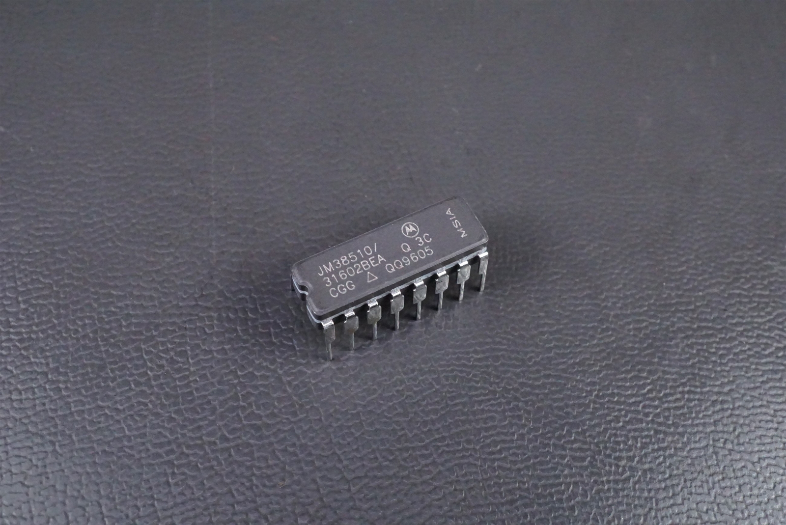 JM38510/31602BEA Motorola Quad Schottky TTL Cascadable S R Latch M38510/31602BEA