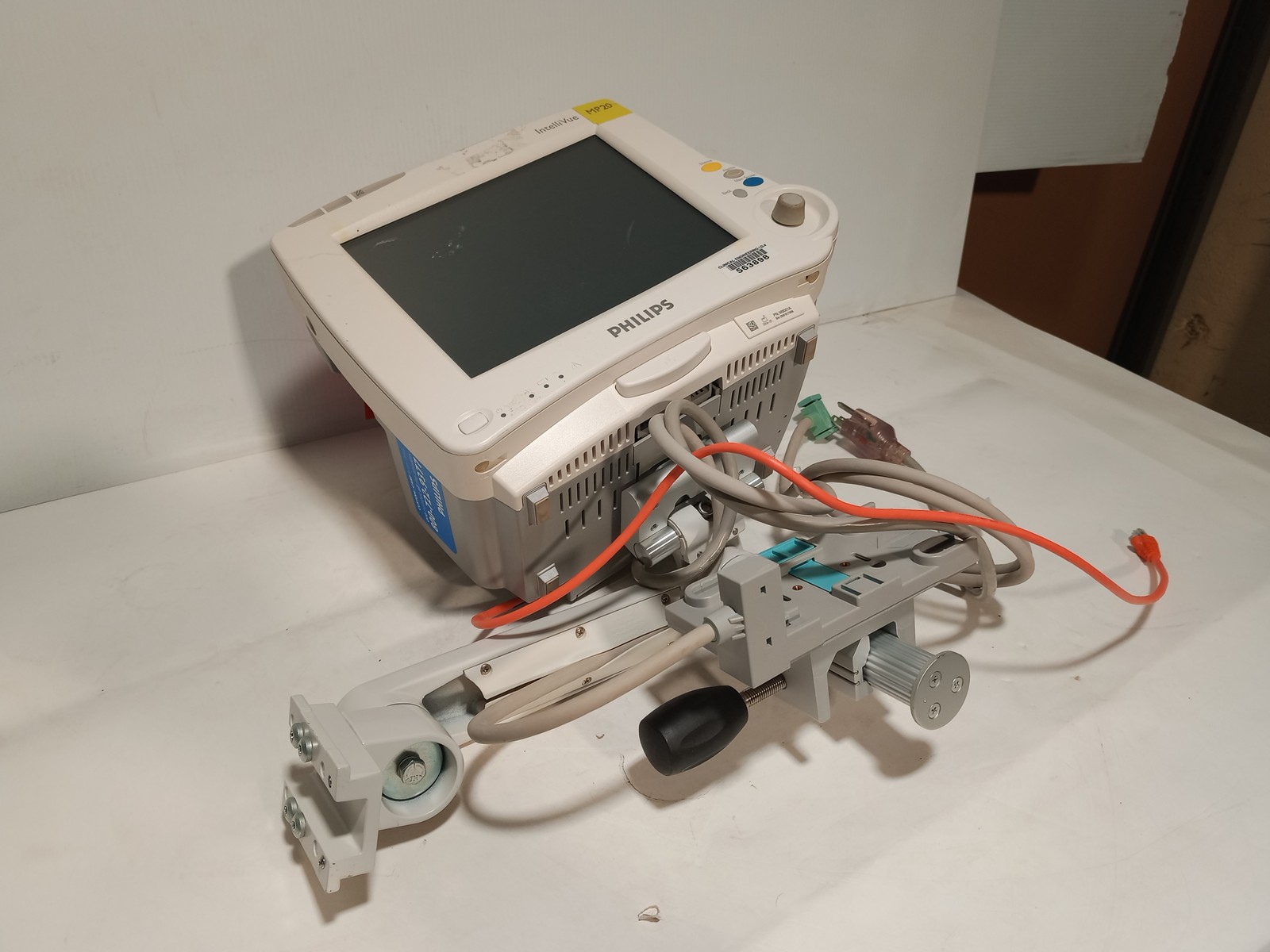 Philips IntelliVue MP20 M8001A patient monitor w roll stand parts repair