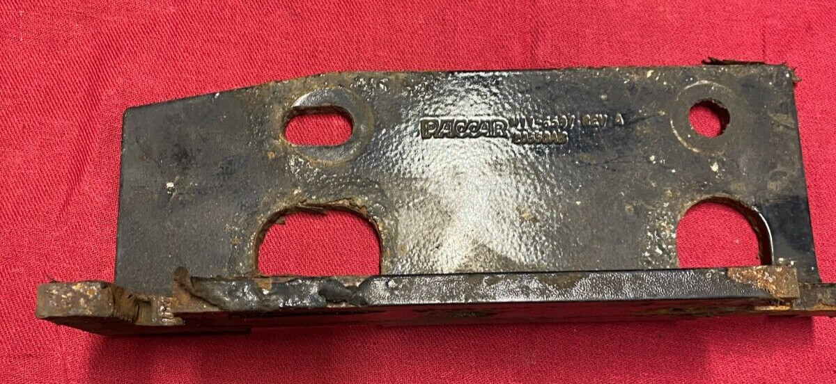 KENWORTH  PACCAR M11-6597 STEP FAIRING BRACKET, SUPPORT, MOUNT