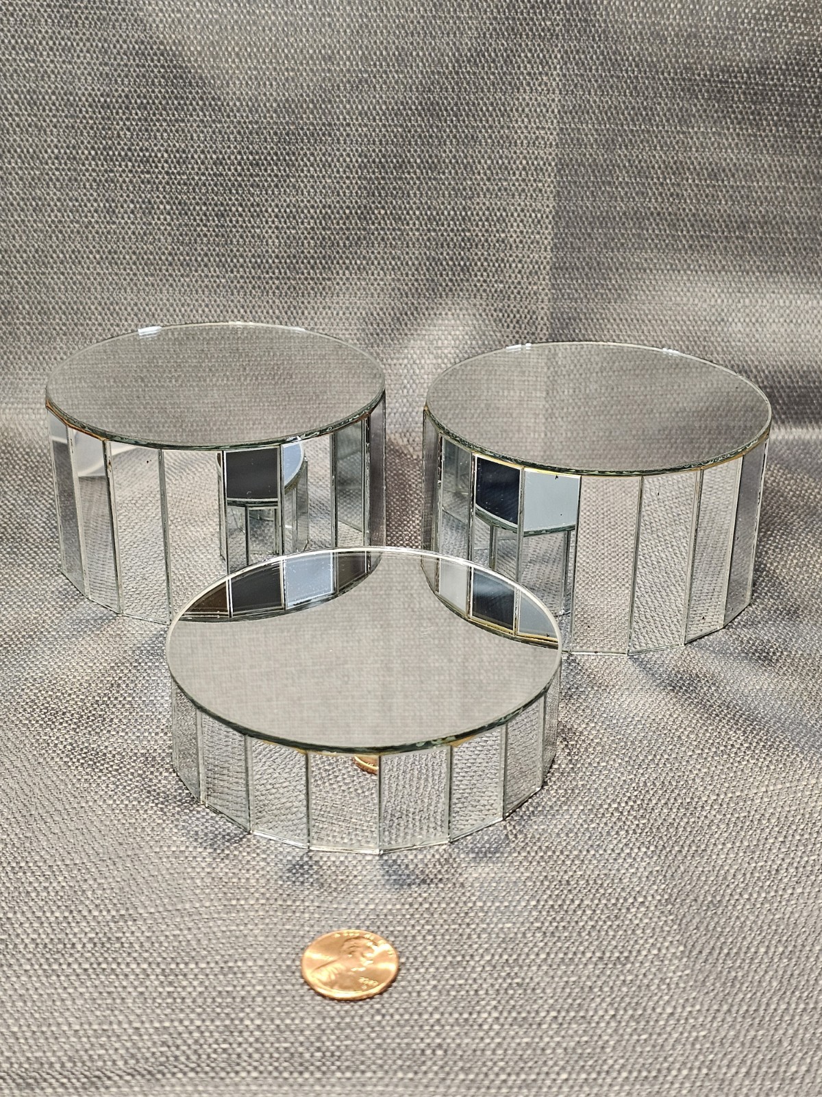 3 USED MIRRORED PEDESTALS FOR DISPLAY PURPOSES