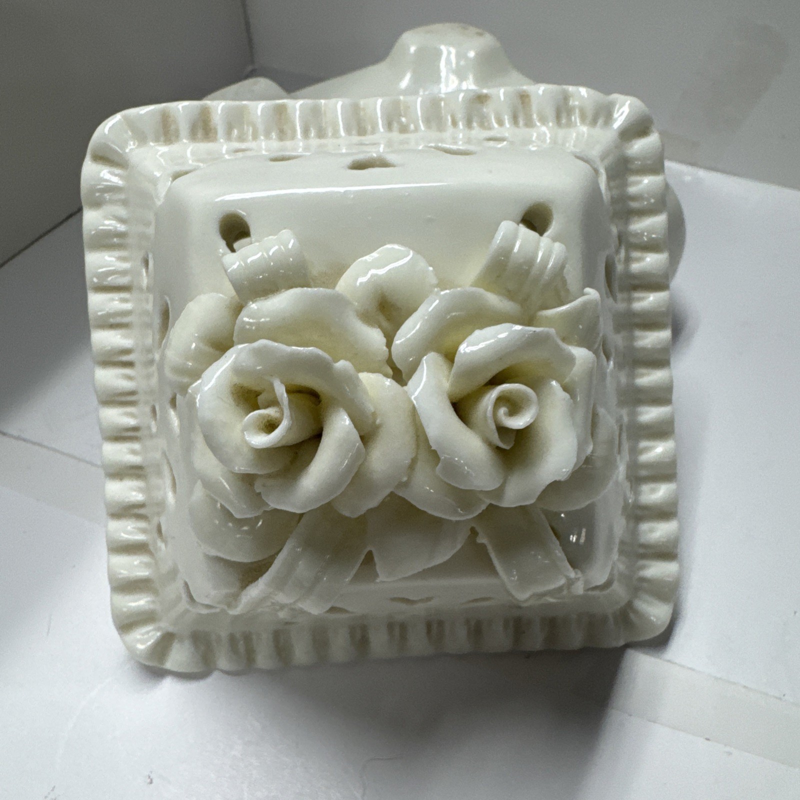 Potpourri Ceramic Cut Trinket box