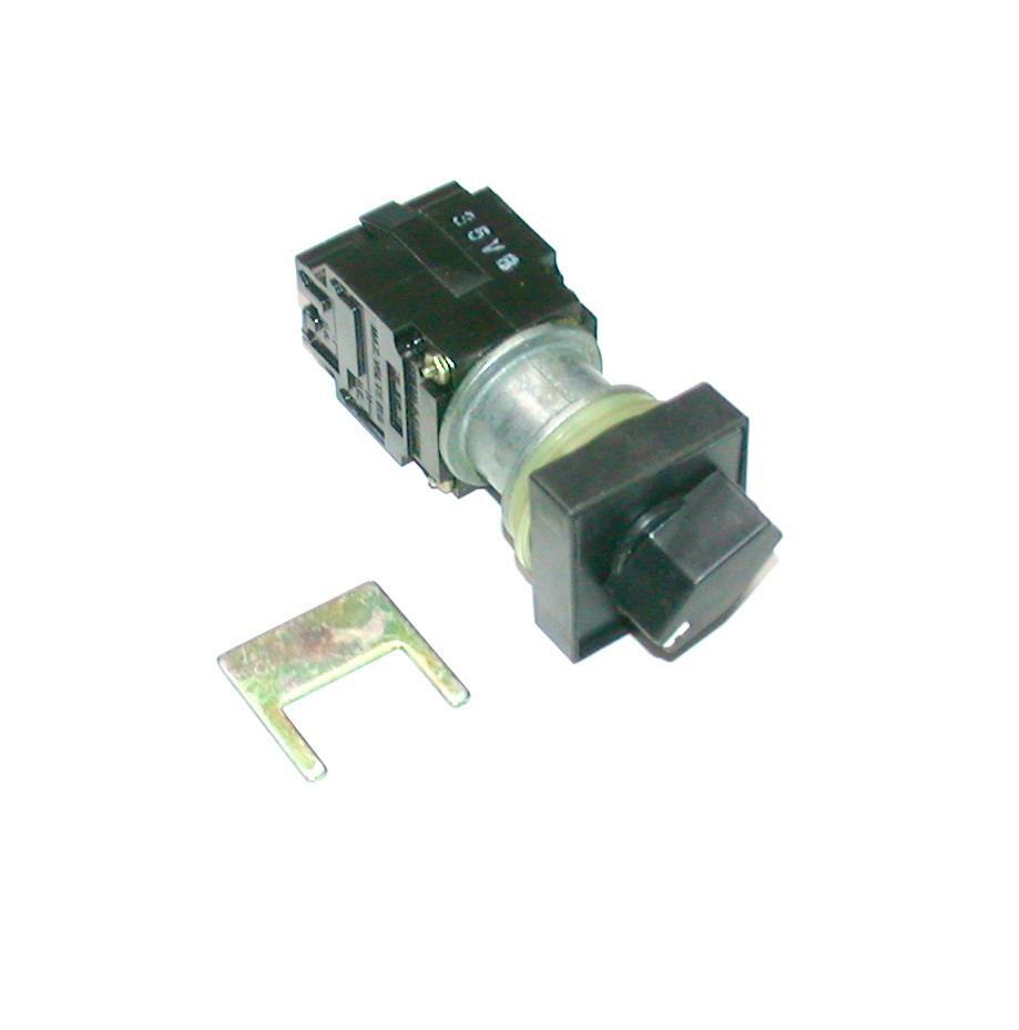 New General Electric  CR104MB12202  2-Position Maintained Selector Switch