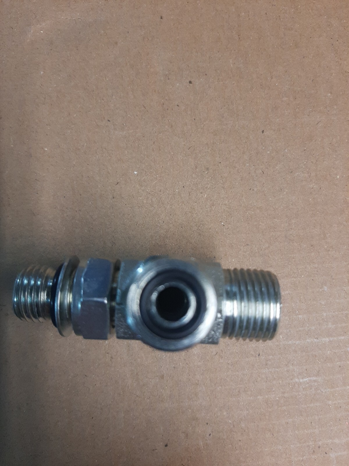 John Deere 38H5147 Hydraulic Fitting