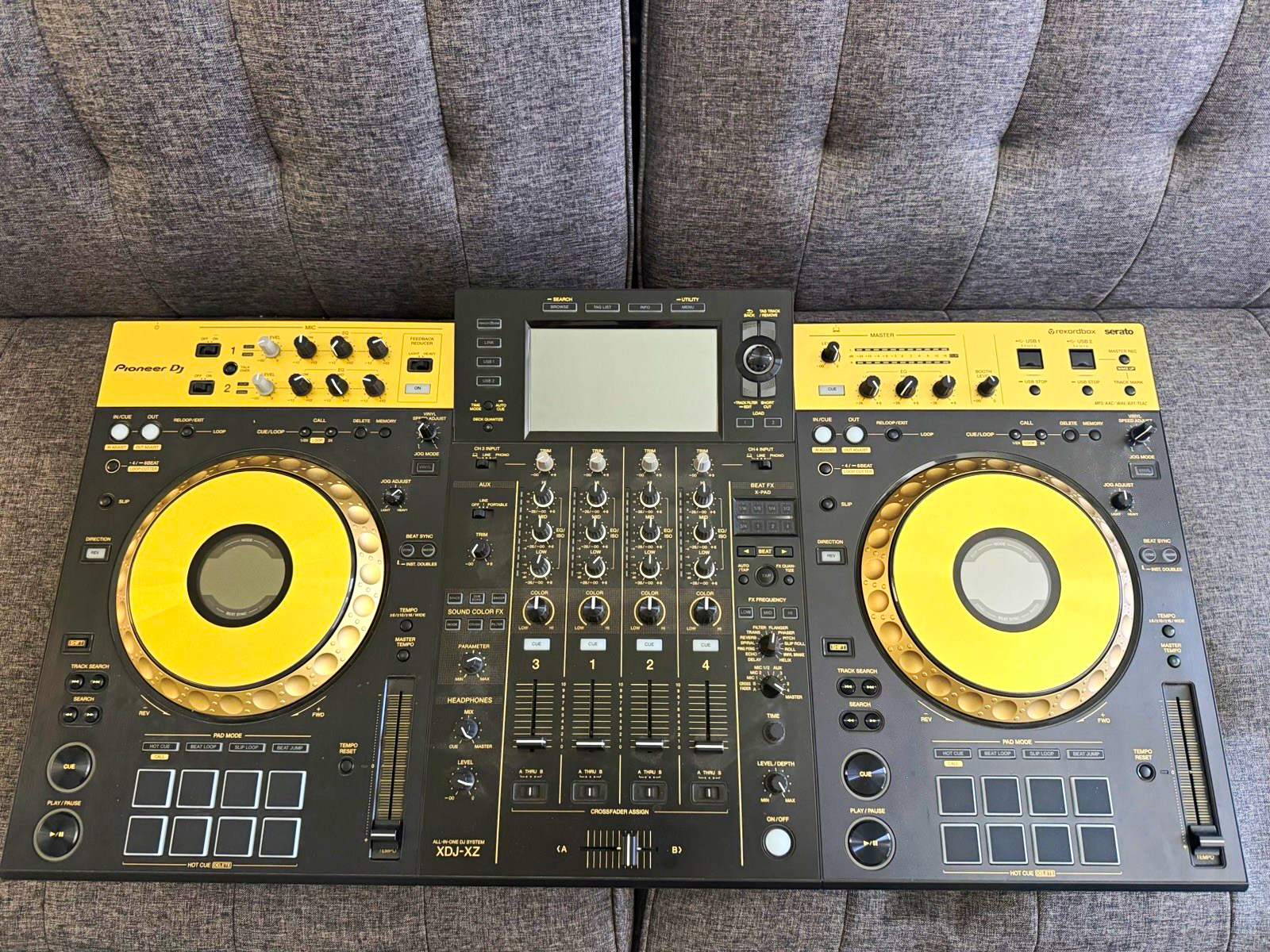 Pioneer DJ XDJ-XZ-N 4-Channel 2-Deck DJ Controller Built-In FX Gold/Black