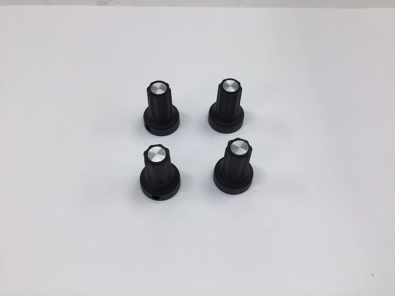 New Frequency Tuning Knob Set (4 Knobs) P/N: 46715-0000 for the Cessna RT-385A