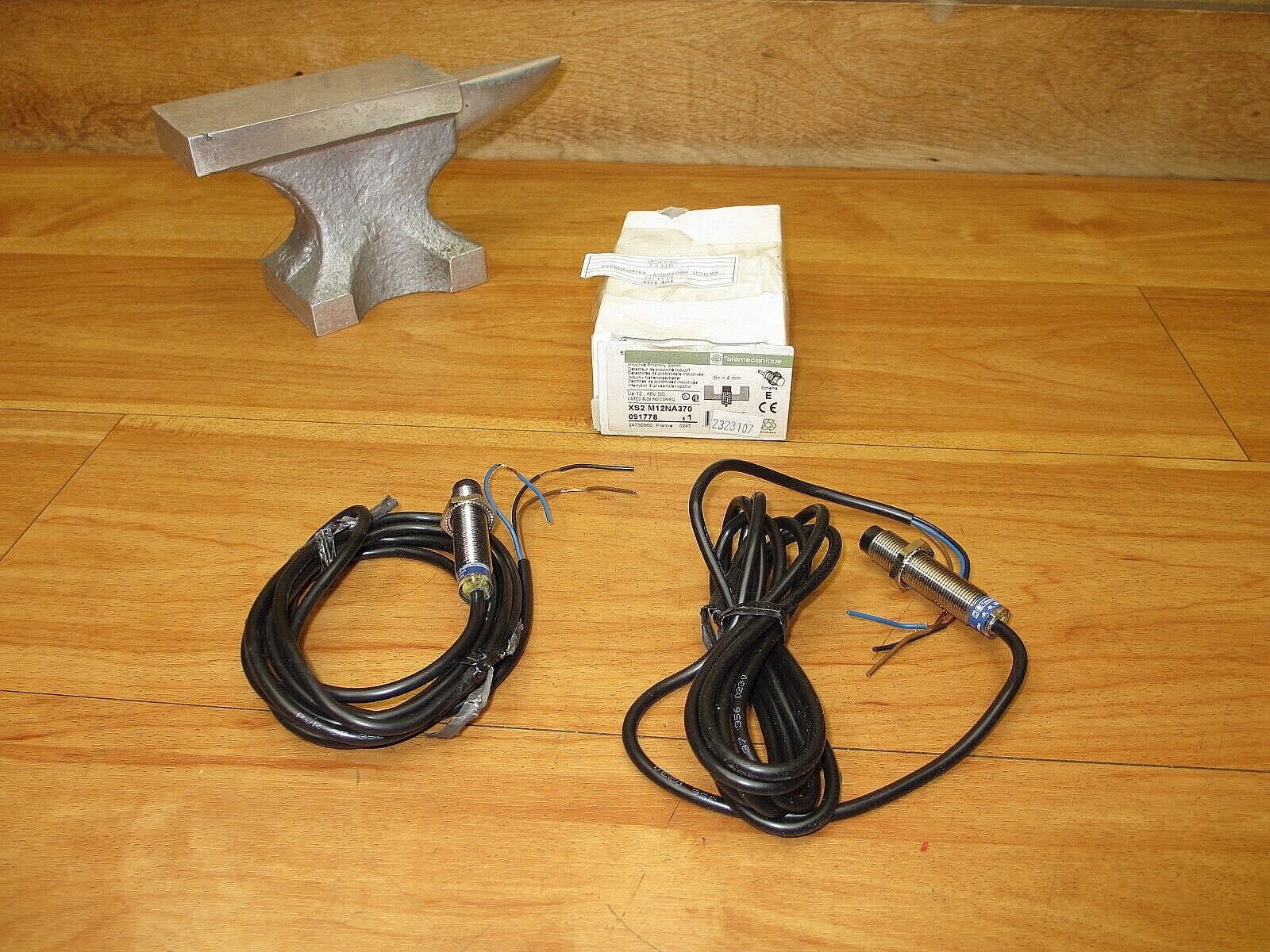 Telemecanique XS2M12NA370 (LOT OF 2) *NEW* Proximity Switch Inductive
