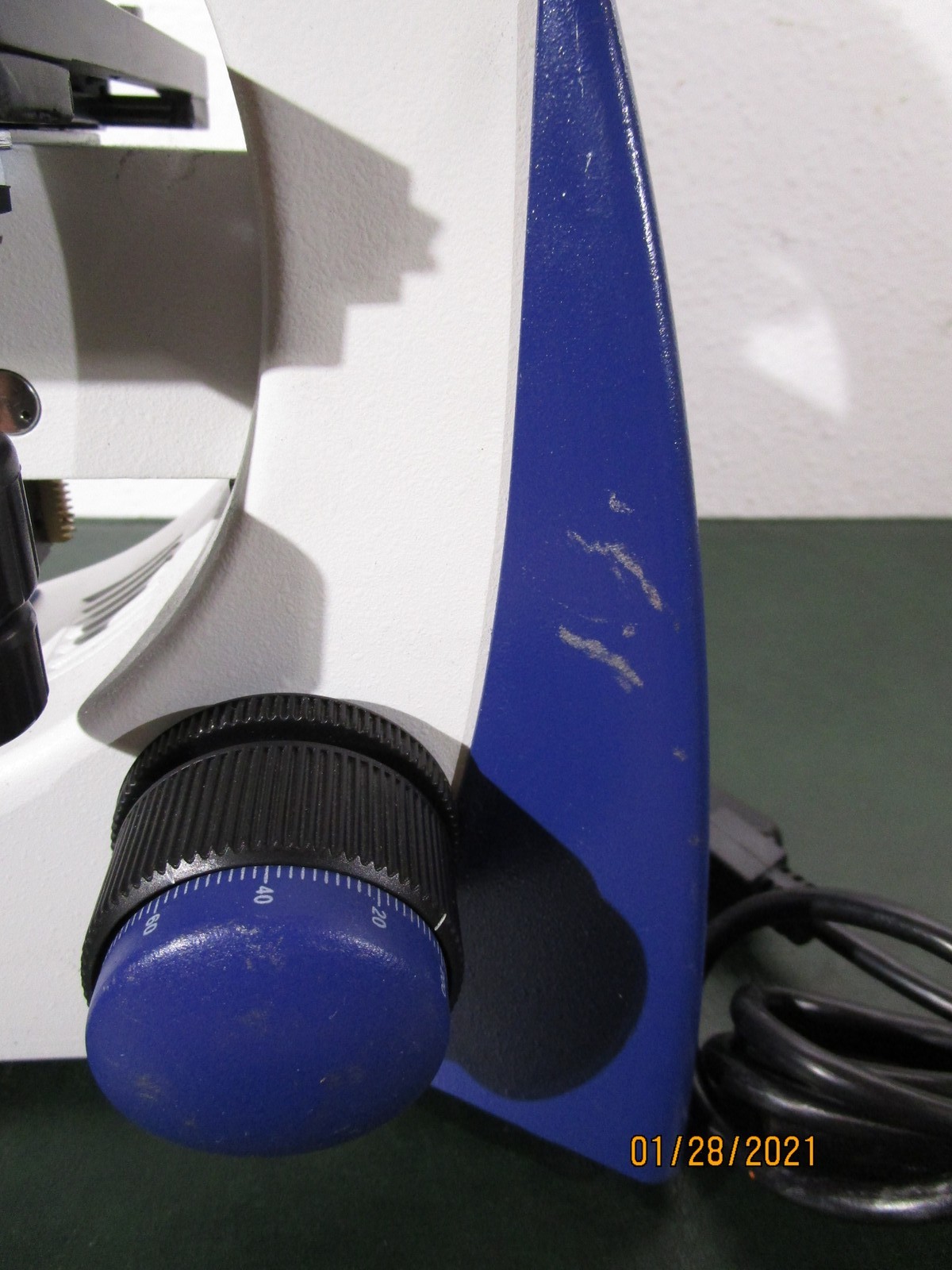 Unico G380 Microscope w Four Objectives