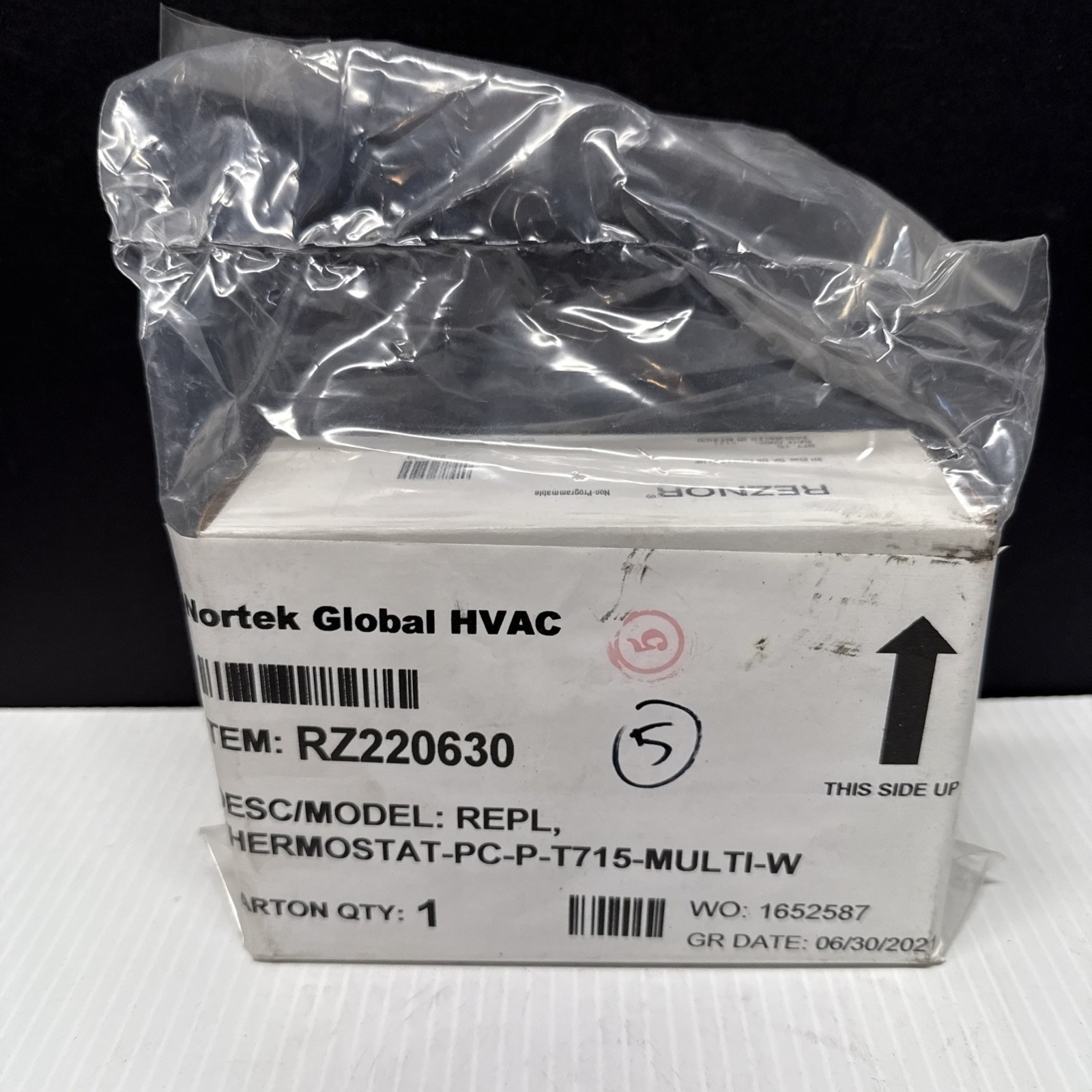 Reznor 220630 Thermostat New Sealed 2H / 2C / HP RZ220630