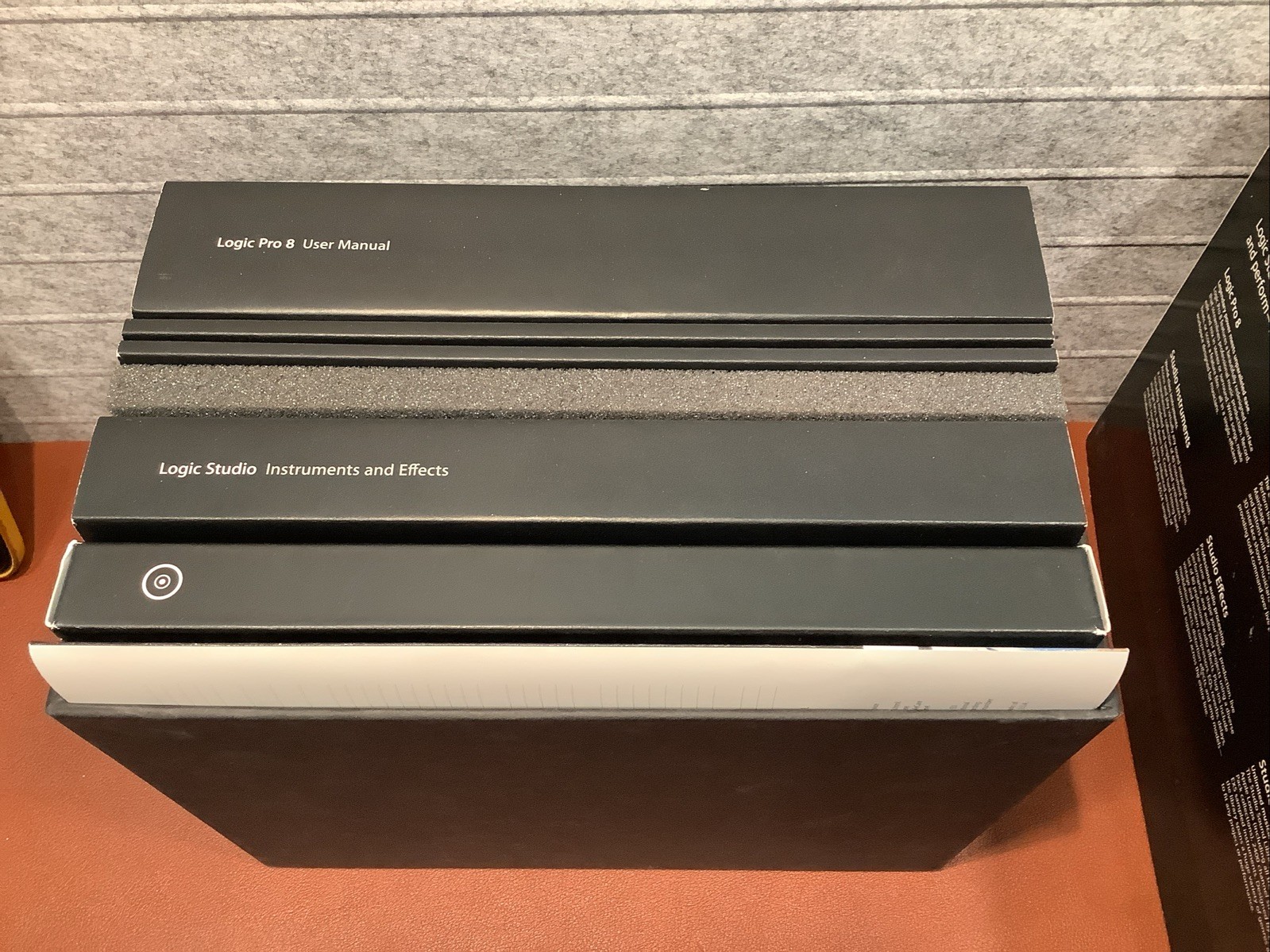 Logic Studio Academic – Complete Physical Package (Logic Pro 8) Collectible!