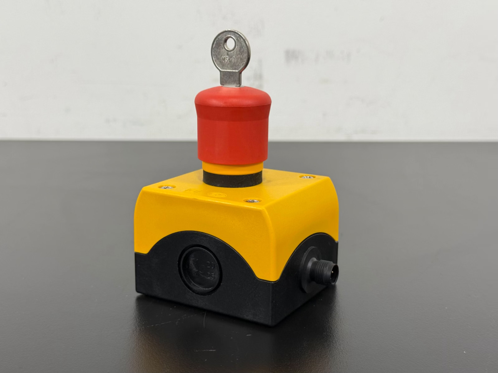 IFM AC011S E-Stop Safety Switch w/ Key