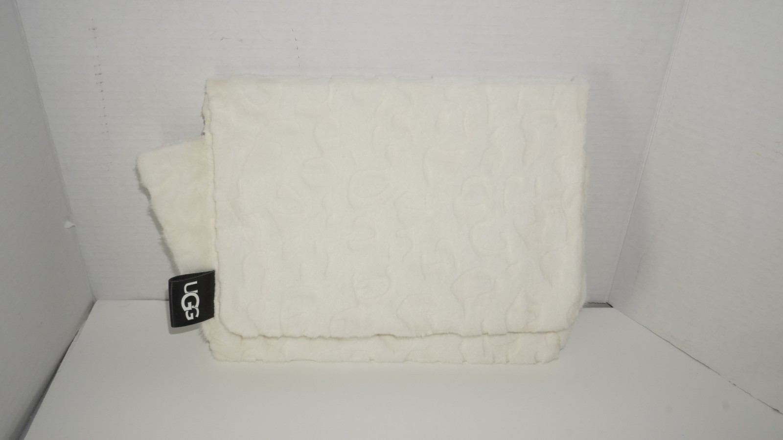 UGG Miley Bedside Caddy White Cream Soft Faux Fur IPAD PHONE Organizer READ!