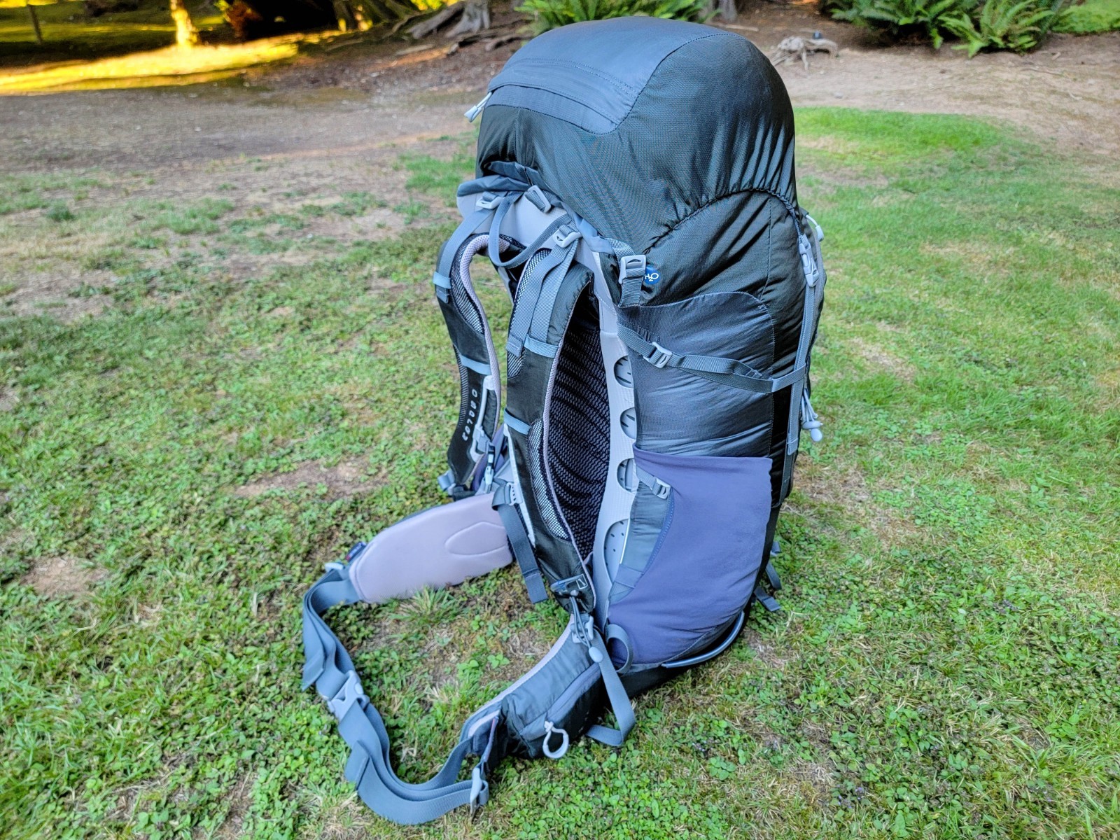 OSPREY Atmos 65 Internal Frame Green Gray Hiking 28" Backpack ~ Size Medium