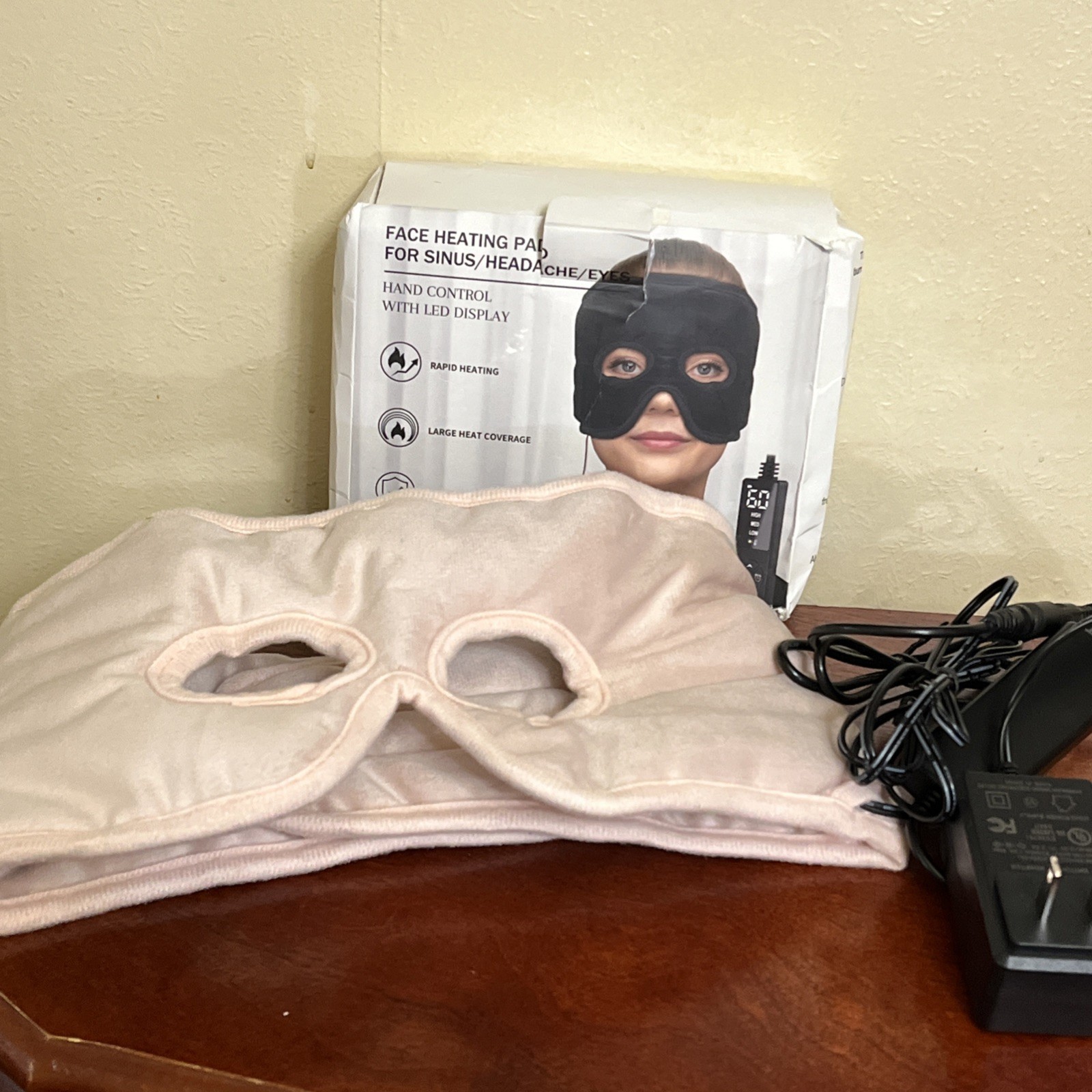 Face heating pad for sinus headache eyes Pink open box
