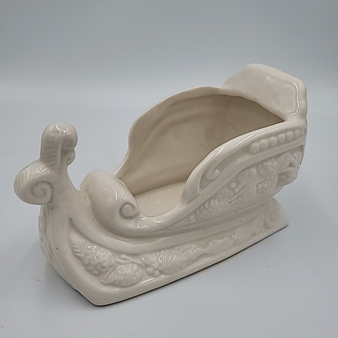 VINTAGE PORCELAIN CHRISTMAS WINTER SLEIGH PLANTER/CANDY DISH 6"L x 3"W x 3.5"T
