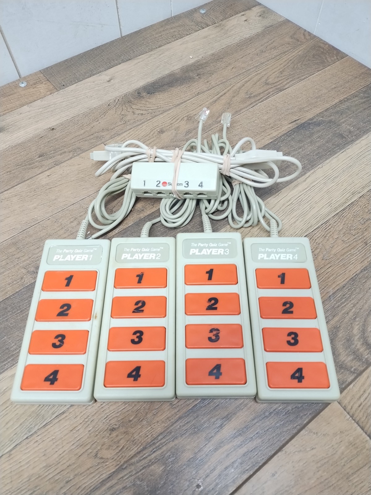 Suncom Atari Trivia Controllers With Cables And Hub