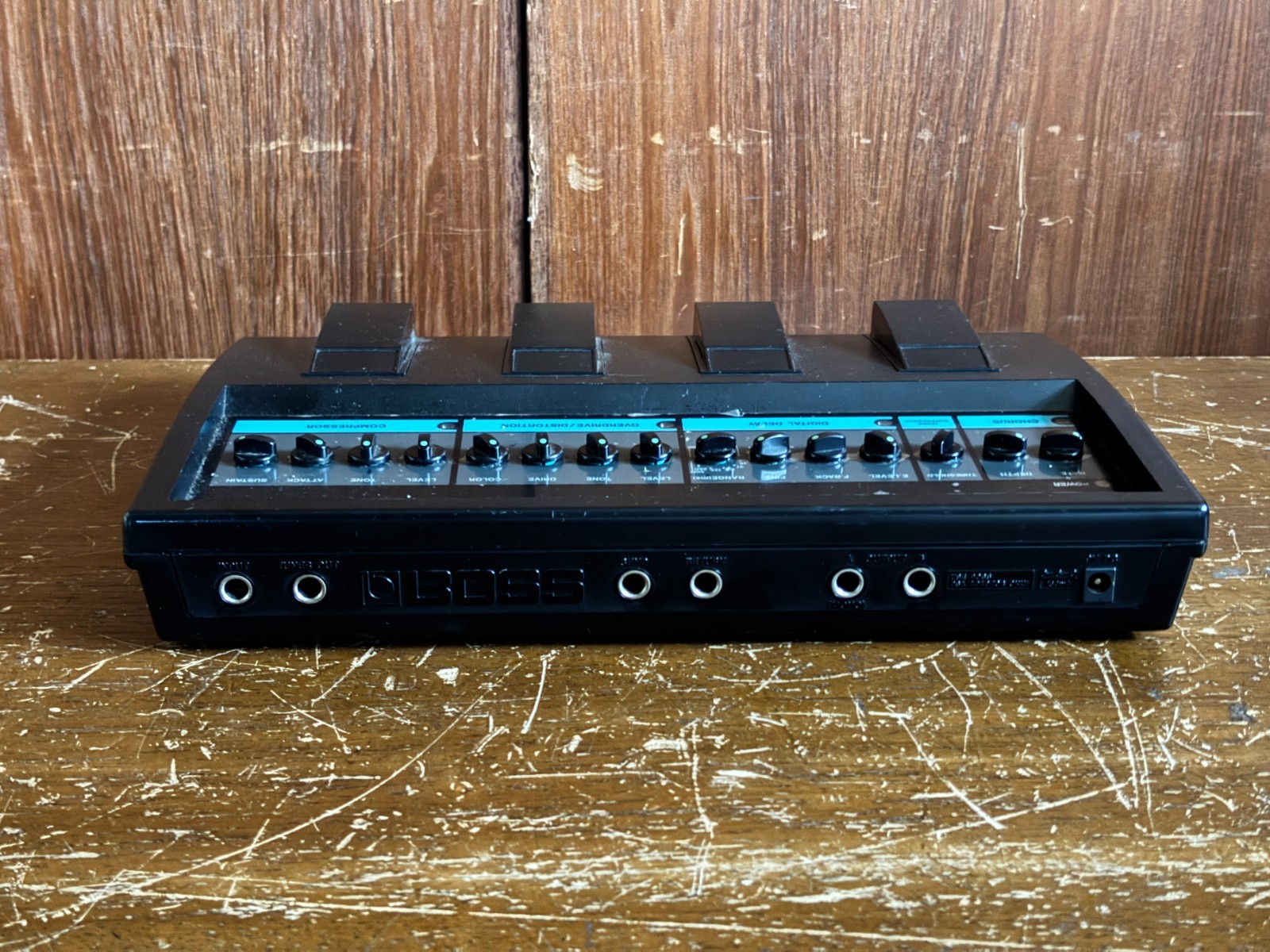 BOSS BE-5 GUITAR MULTIPLE EFFECTS w/ 100-240V power supply