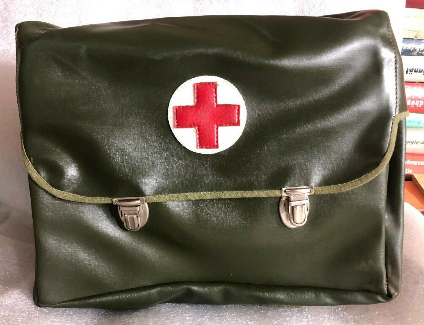 OLD ALBANIAN MILITARY MEDICAL  BAG NEW OLD STOCK  ALBANIAN SANITARY ARMY 1960s