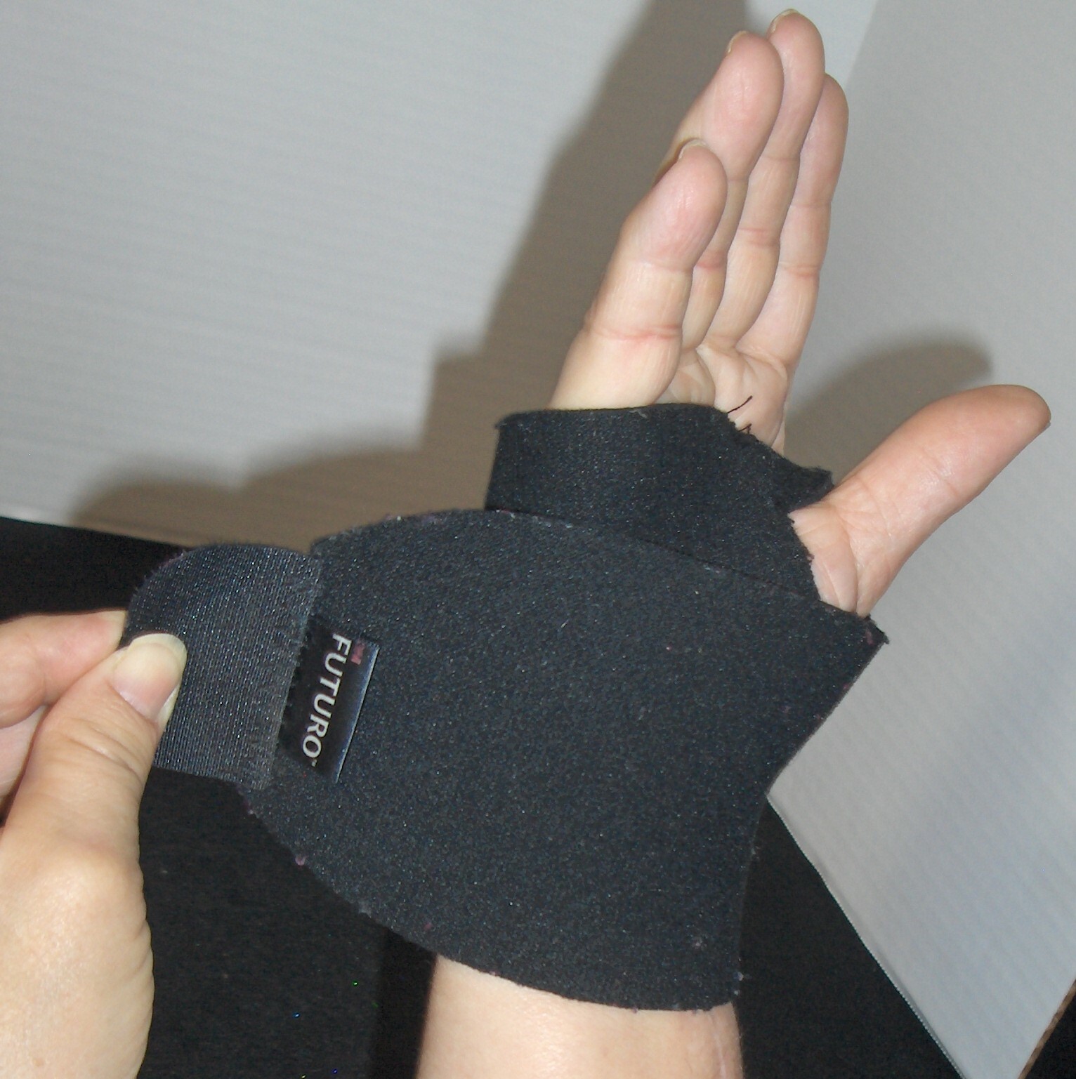 FUTURO Sport Black Adjustable Wrist Support 3M