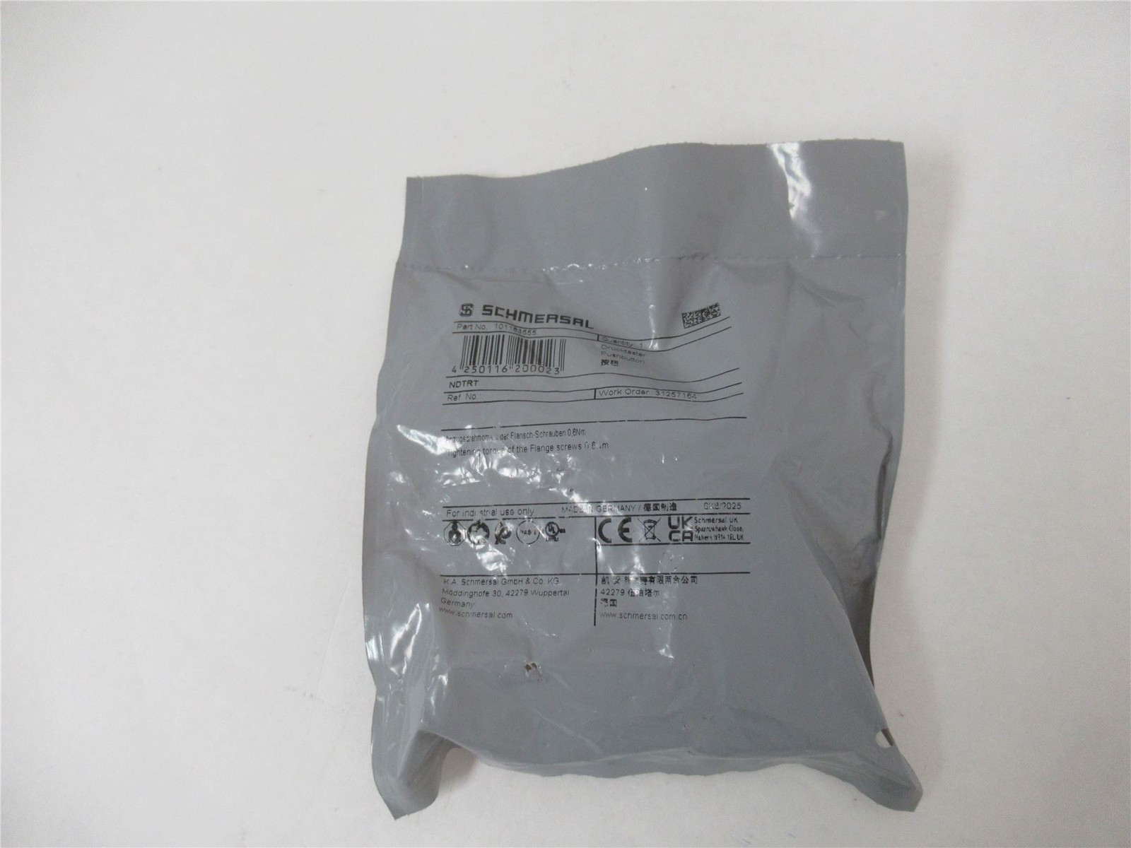 254051 New-No Box; Schmersal NDTRT Pushbutton 22 mm Red Momentary PN101163555