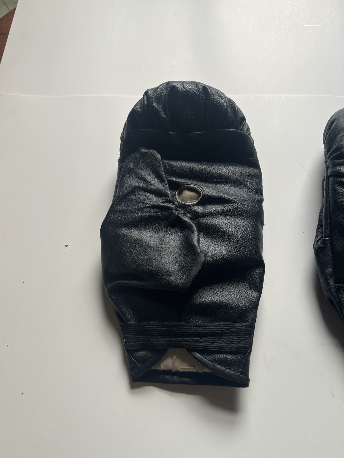 Everlast Boxing Gloves S/M Preowned Excellent Condition