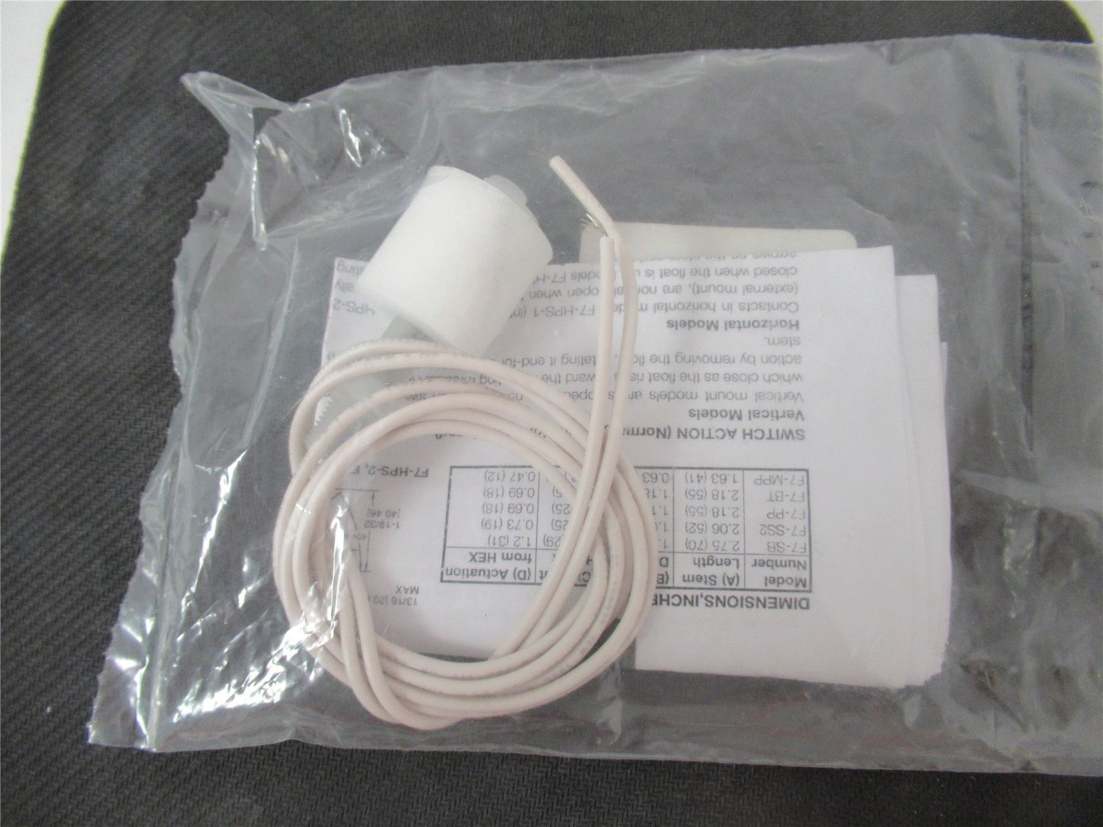 249400 New-No Box; Dwyer F7-PP Level Switch Vertical Mount 240 VAC