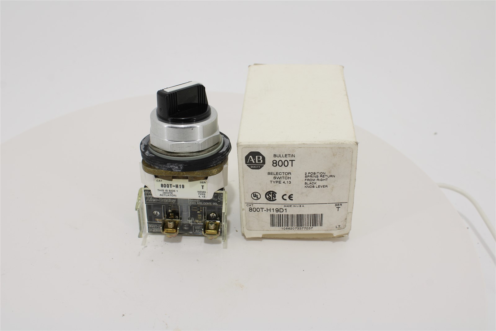 Allen-Bradley 800T-H19D1 Selector Switch | 2-Position | Spring Return | 1 NO