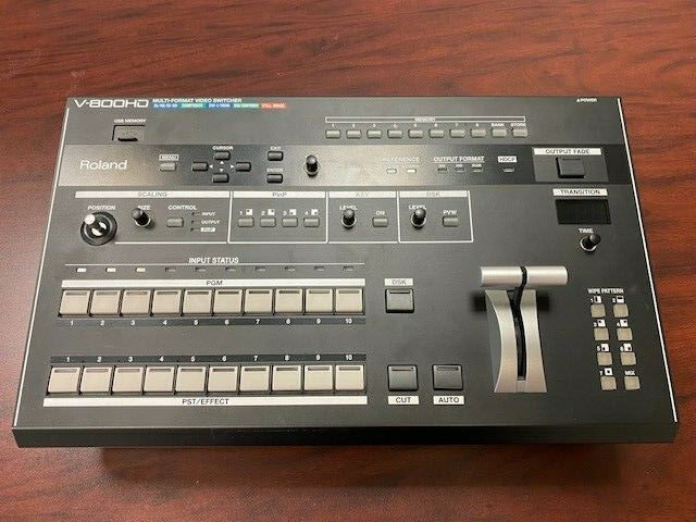ROLAND V-800HD MULTI-FORMAT SWITCHER, EXCELLENT CONDITION, MANUAL, BOX