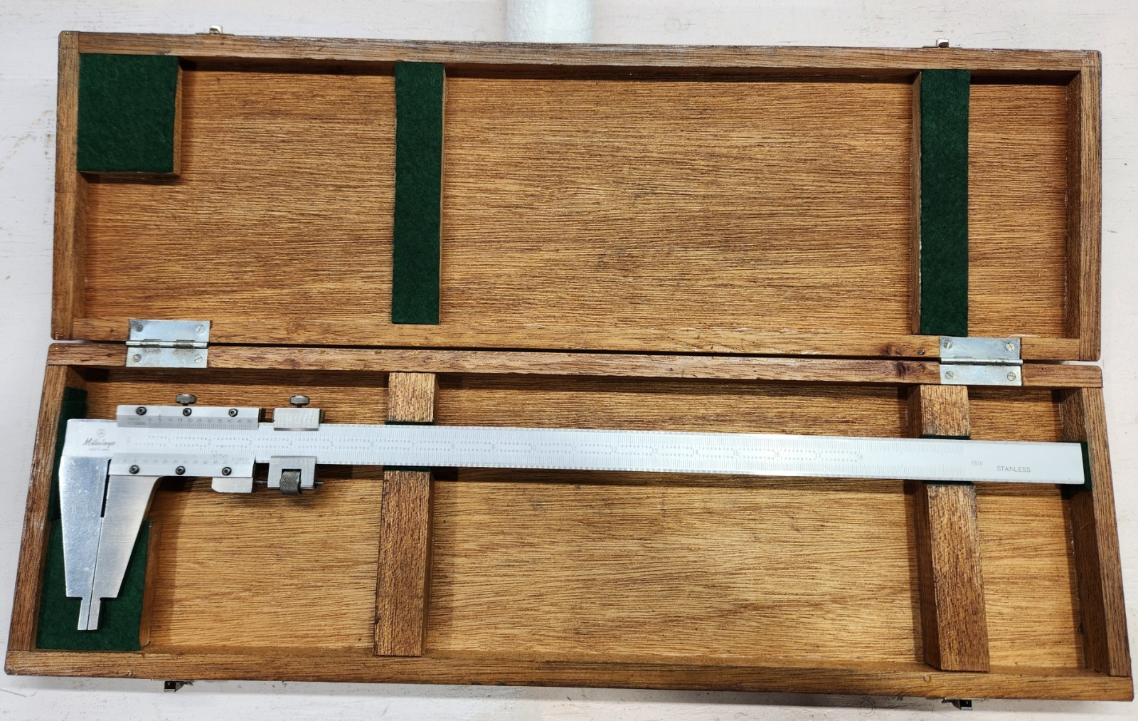 MITUTOYO 18" VERNIER CALIPERS INSIDE/OUTSIDE STAINLESS JAPAN  With Case