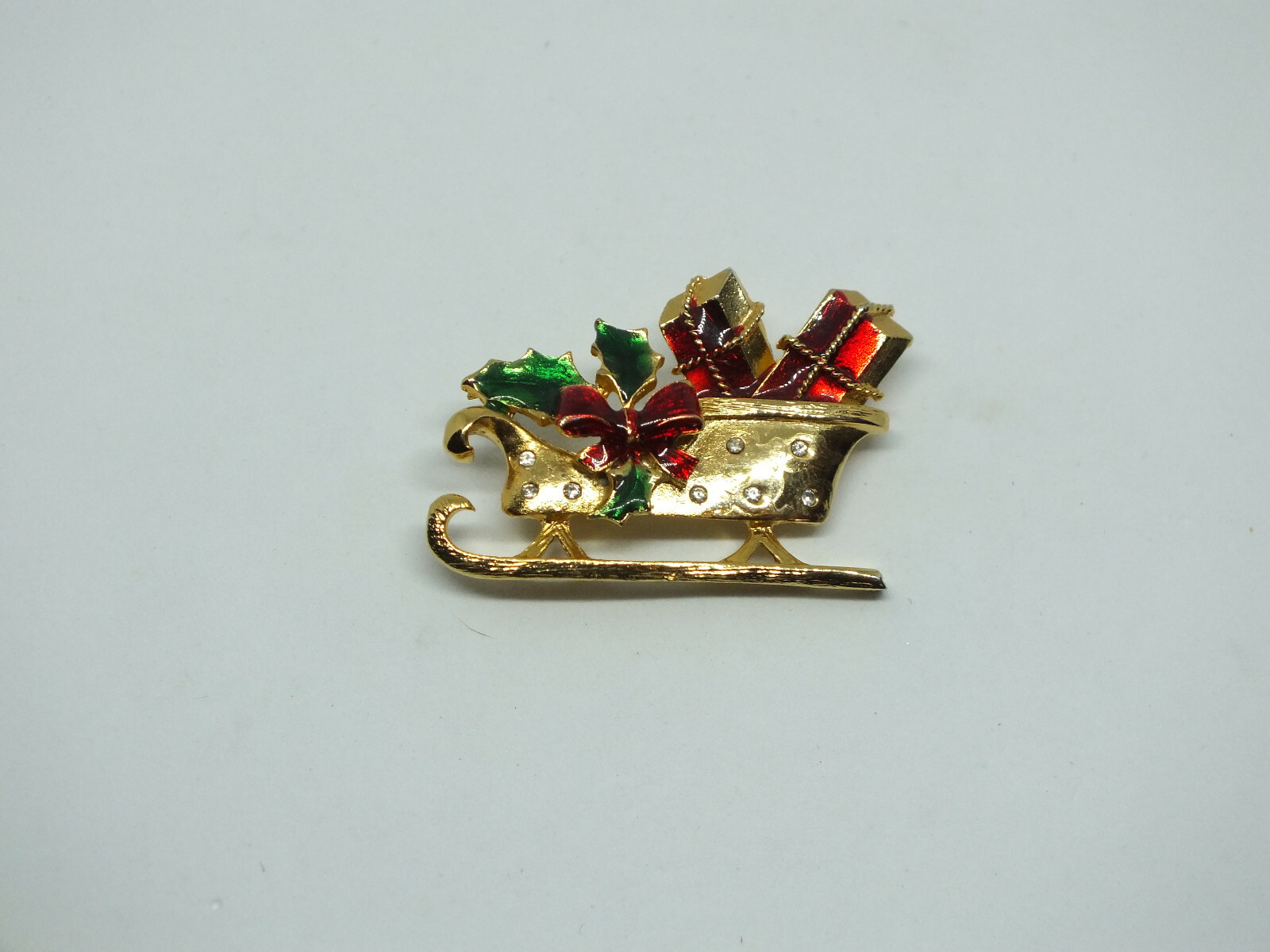 Beautiful Brooch Pin Christmas Sleigh Gold Tone Red Green Enamel 1 1/2 x 1" NICE