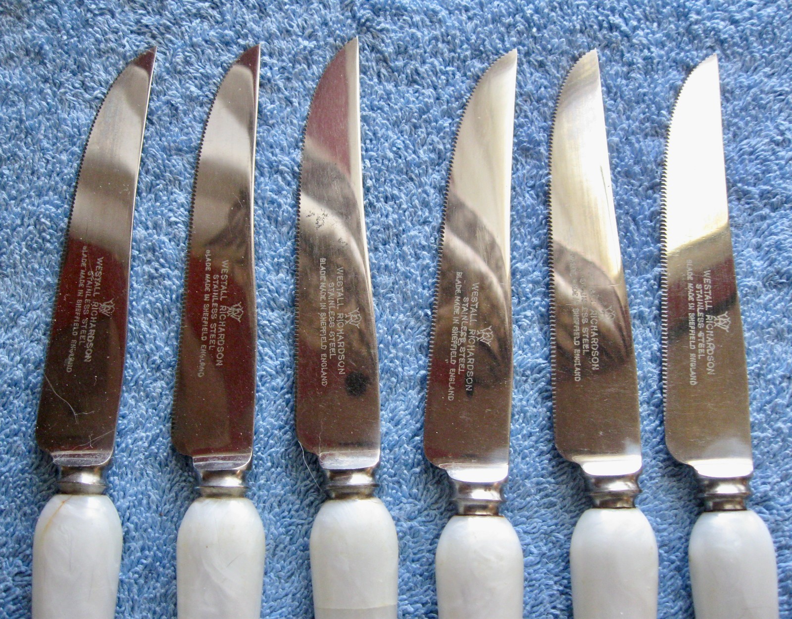 6 Vintage Westall Richardson Stainless Steak Knives White Bakelite Handle 8.5"