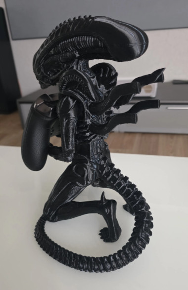 ALIEN controller stand for Playstation and Xbox