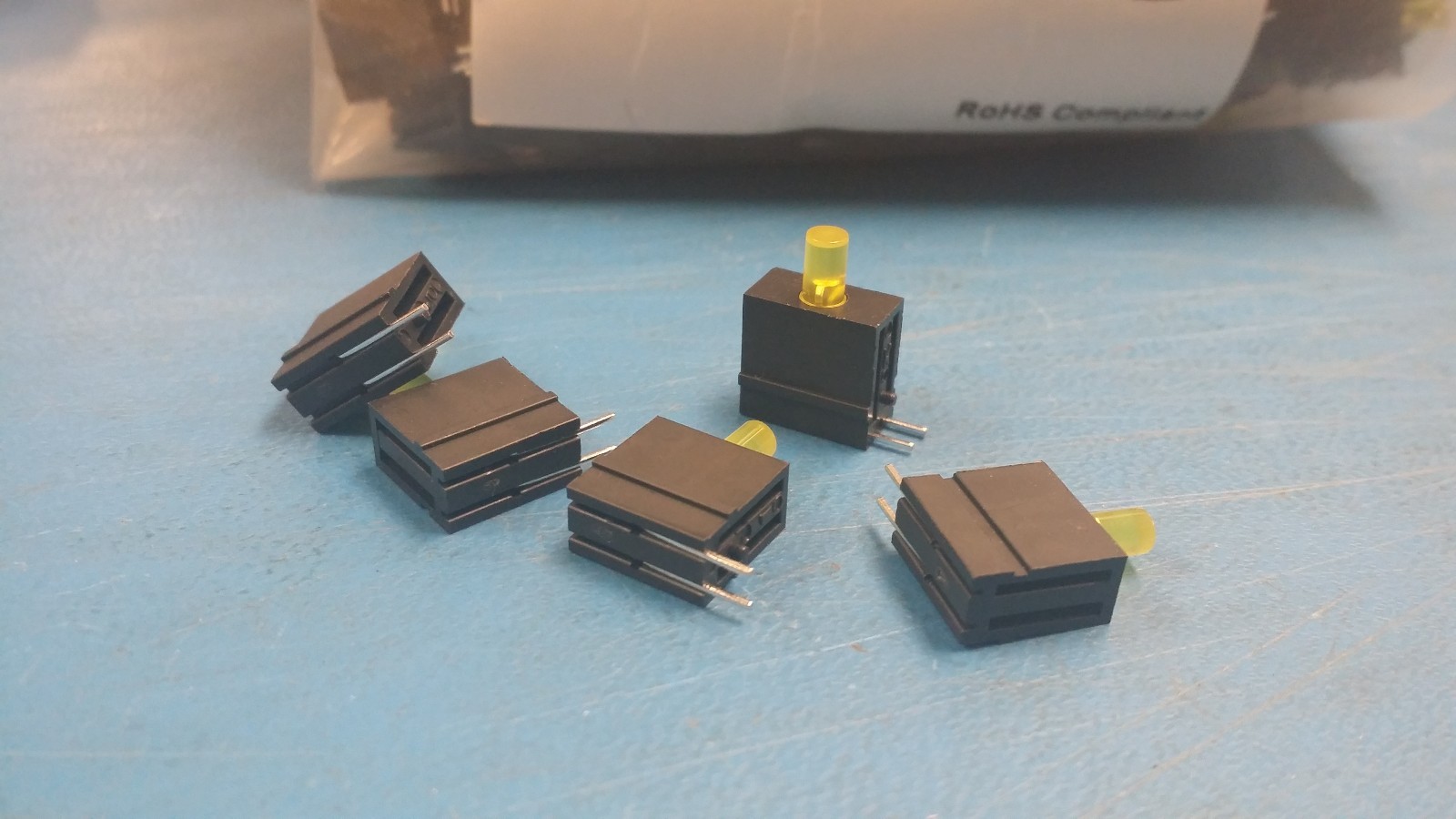 (10 PCS) WU-B-E-3101Y LED CBI RIGHT ANGLE 3MM YELLOW THRU-HOLE SINGLE LED