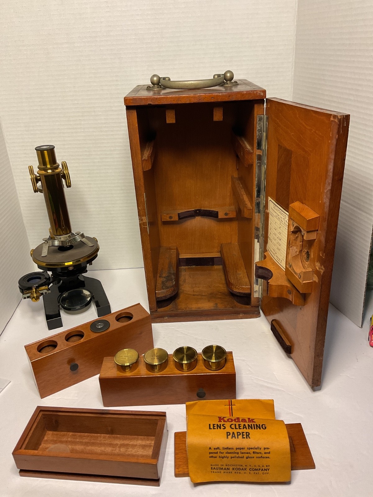 1902-E. LEITZ  ANTIQUE BRASS WETZLAR, GERMANY MIKROSKOP w/ACCESSORIES/WOOD CASE