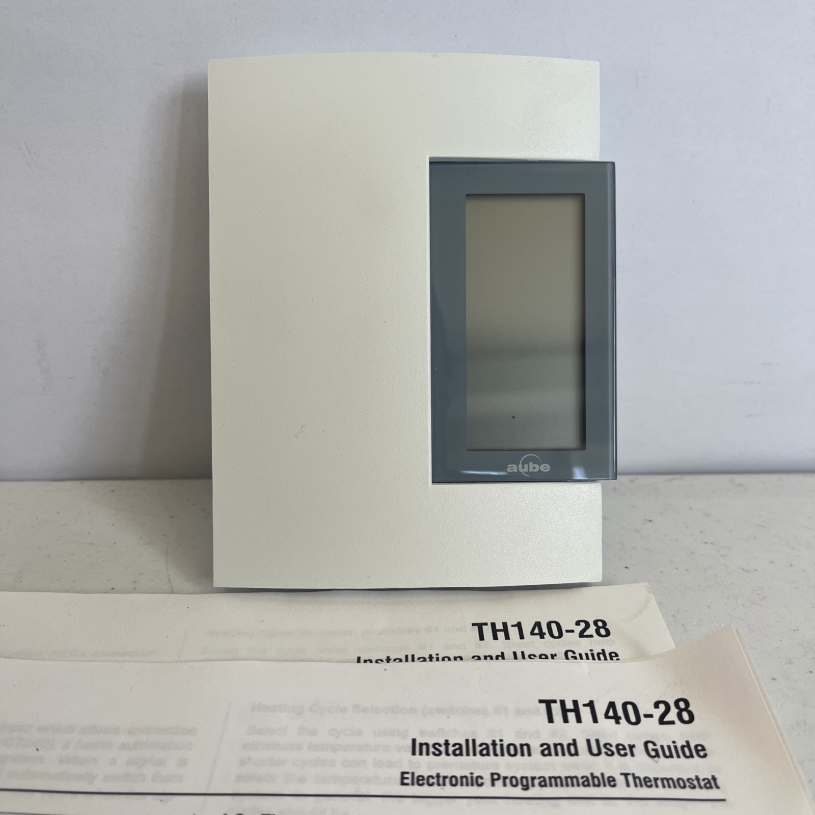 Aube Technologies TH140-28-B/U Thermostat For Heating And Cooling Untested
