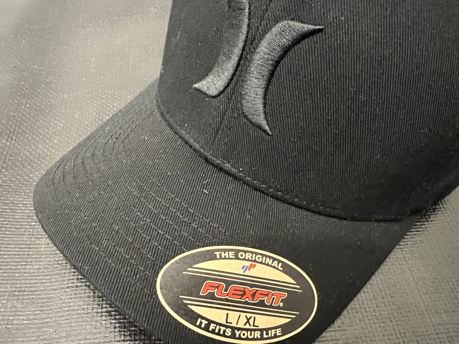 HURLEY Hat Cap BLACK Flexfit L XL Curve Brim Low Profile Sewn Logo Stretch NEW