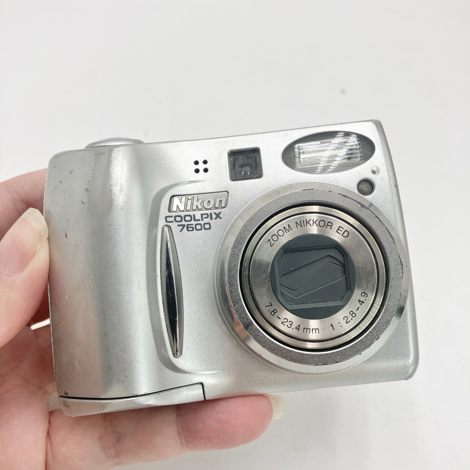 Nikon Coolpix 7600 7.1MP Digital Camera Silver – Powers On, Broken Battery Door