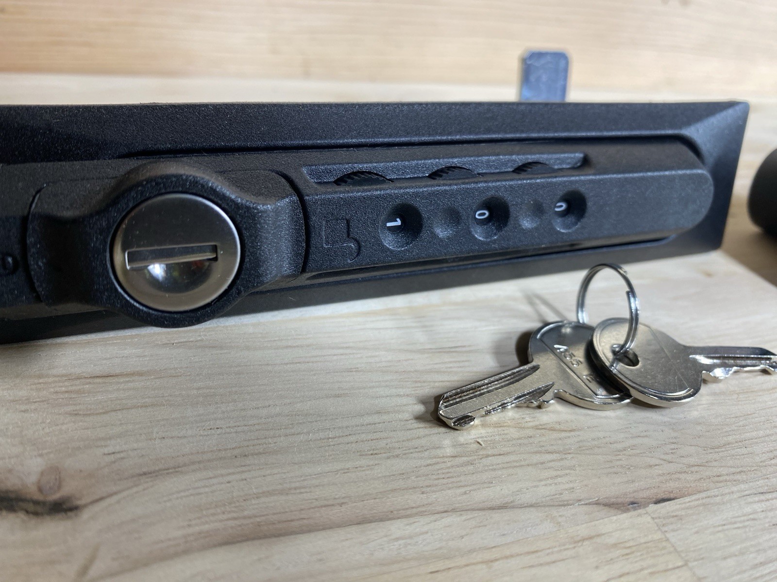 Vertiv VR Rack Accessory Combination Lock Handle vra6023