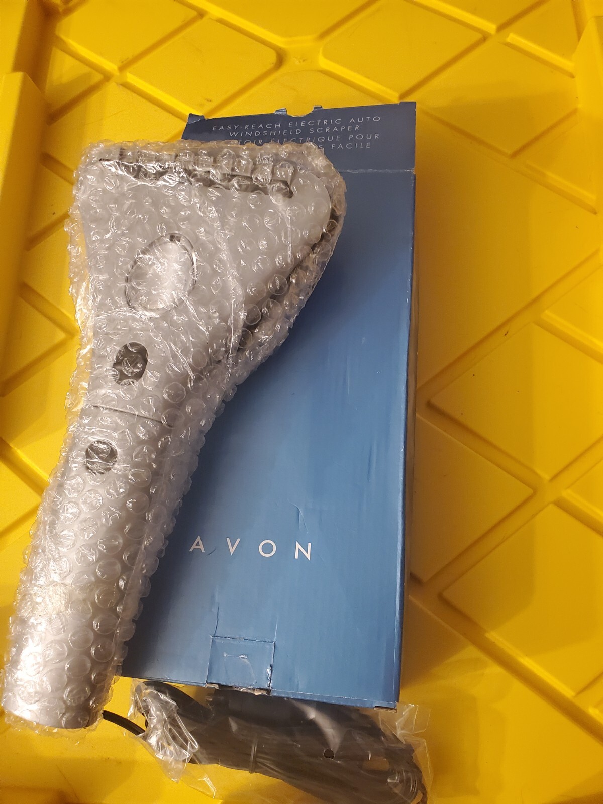 vintage Avon Easy Reach Electric Windshield Scraper