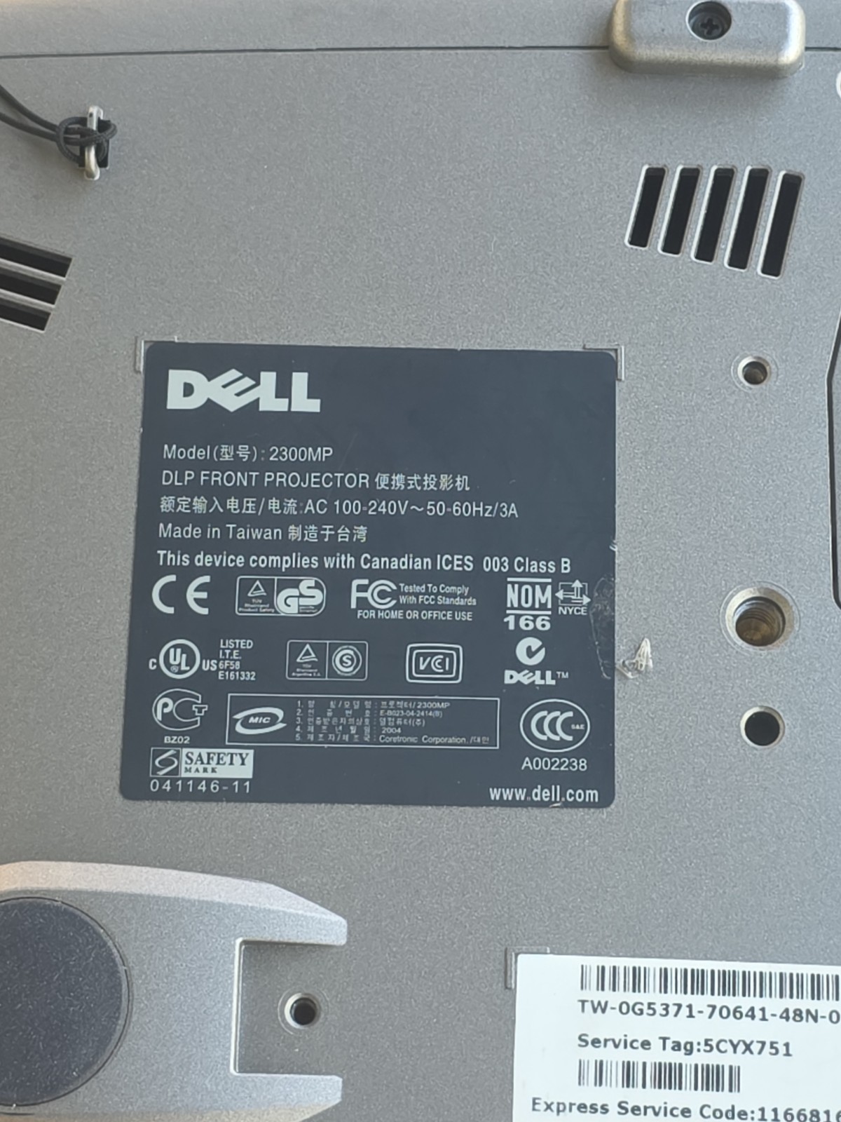Dell 2300MP DLP Projector with Cables, Remote, and Case